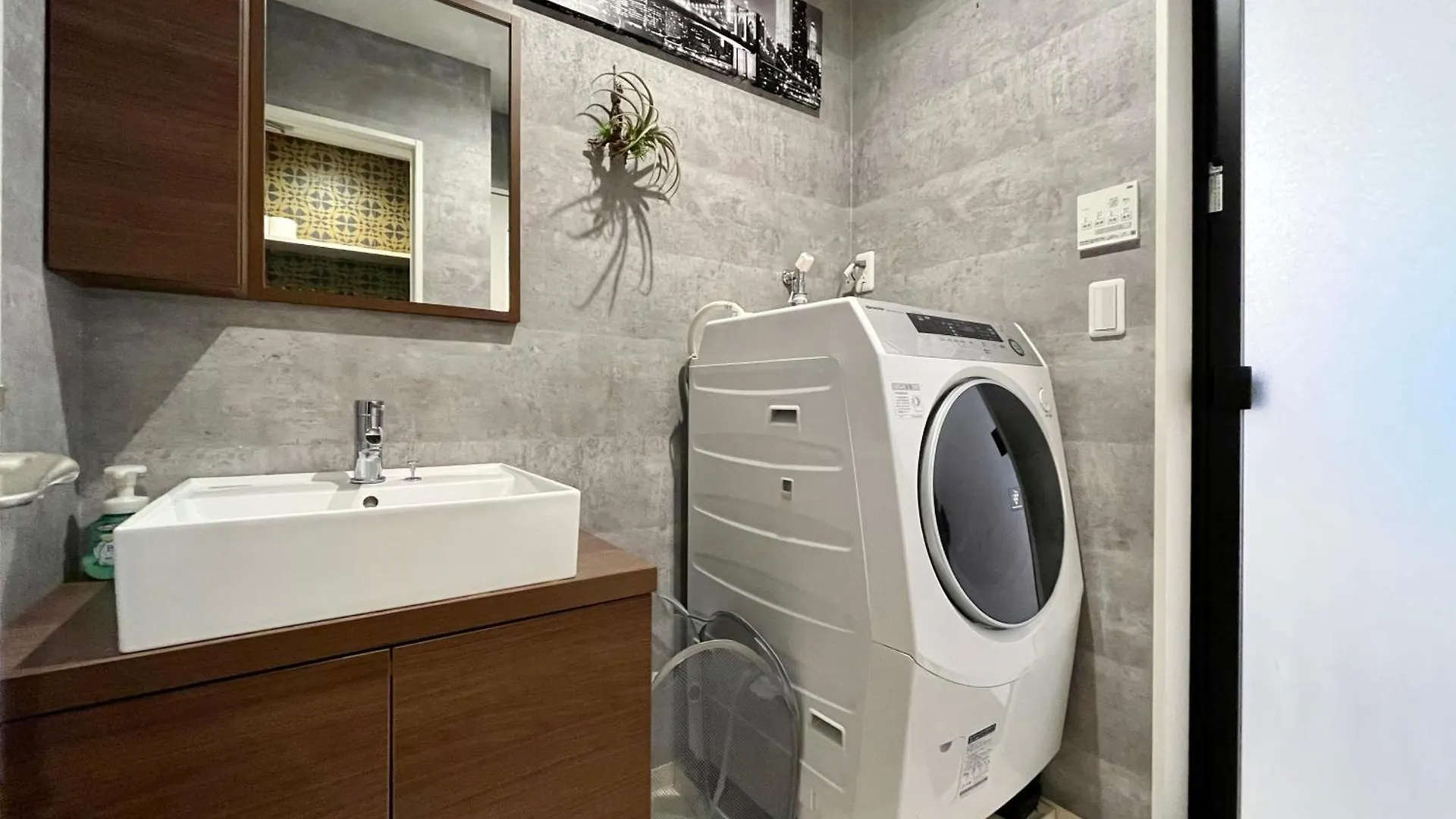 Detached House, 3Min Walk To Stn, 17Min To Asakusa, 10Min To Skytree, Direct To Tyo Airports, Free Parking Tokyo 0*,  Japan