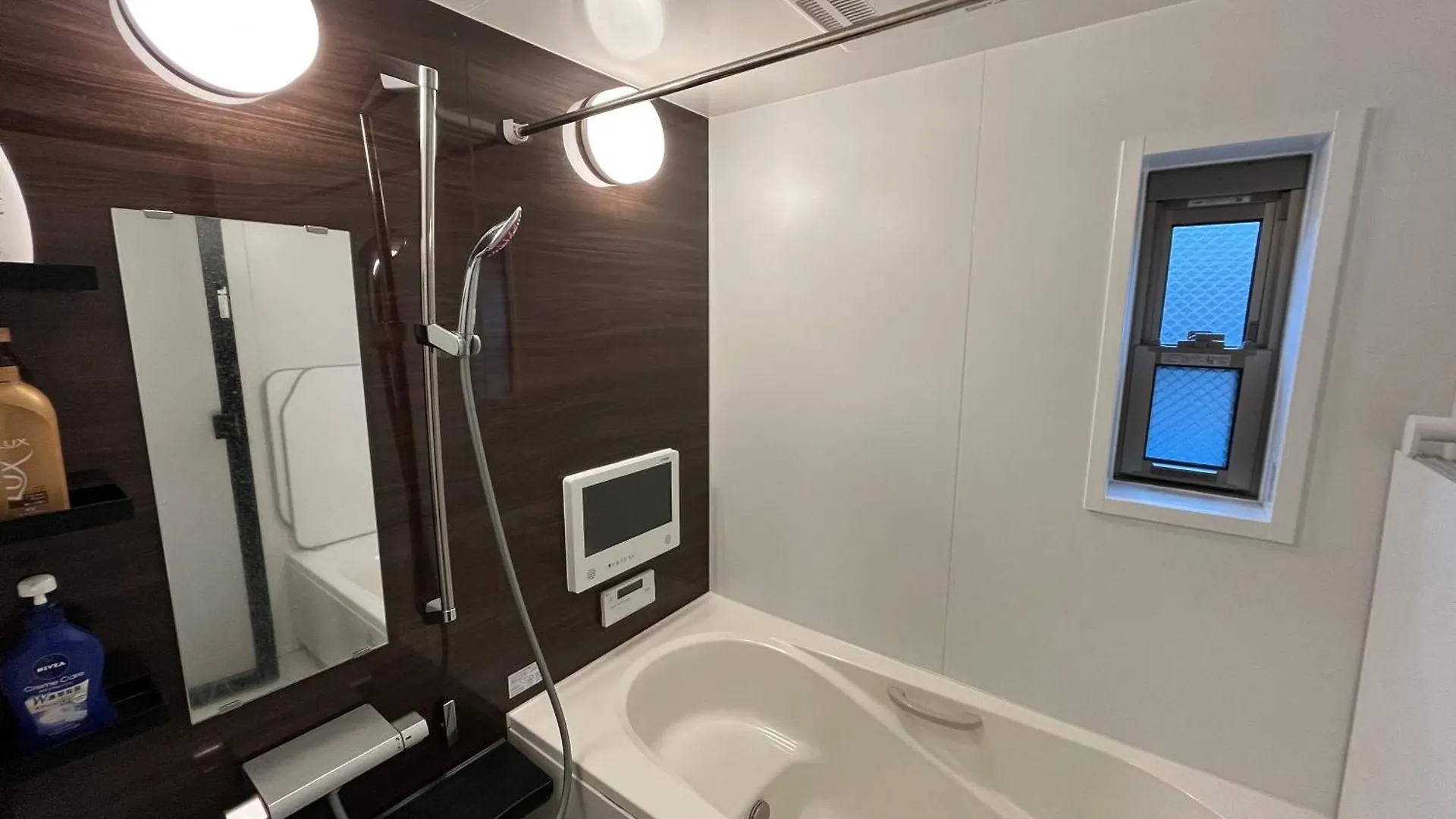 Detached House, 3Min Walk To Stn, 17Min To Asakusa, 10Min To Skytree, Direct To Tyo Airports, Free Parking Tokyo